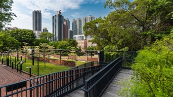 整个艺术公园不同区域都有无障碍通道连接，让所有游人都能前往公园每个角落。